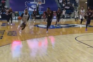 阿跳起來(lái)以后，整個(gè)身體有一種獨(dú)特的懸空感，很多年沒(méi)見(jiàn)過(guò)了