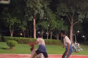 楊毅：濃眉進(jìn)入75大有點牽強！要不是和詹姆斯一起拿個冠軍！