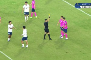 氣勢(shì)如虹！無錫隊(duì)反擊僅三腳傳遞就打穿了鎮(zhèn)江隊(duì)的防線！