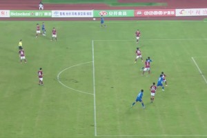 傳的漂亮頂?shù)木剩∷捱w隊(duì)張文回頭望月助球隊(duì)先拔頭籌！