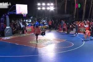 太有節(jié)目效果了！徐靜雨上籃遭郭艾倫血帽，還被郭艾倫從身上躍過??