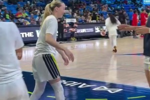 李月汝：佩奇打球絲滑很有觀賞性，每天很“臭屁”很愛(ài)開(kāi)玩笑！