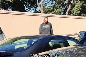 “只為多看一眼～庫里離開時(shí)大批球迷等候在外面”，這人妻??