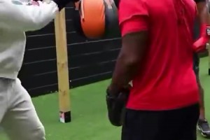 突然就要賽季報銷了??范喬丹休賽期還曾與主帥烏度卡合練拳擊！