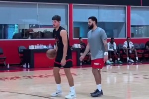 韌帶撕裂了！此前范弗里特還帶著謝潑德開練呢 接下來看小謝了