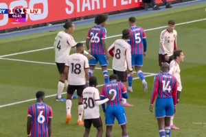 斯洛特在說弗林蓬？盯防恩凱提亞不緊，疑似想沖出去反擊，隨后遭絕殺