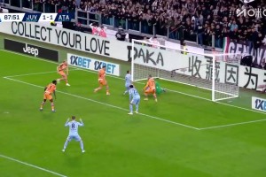 錯失絕殺！麥肯尼近距離打門太正，直接被門將沒收！