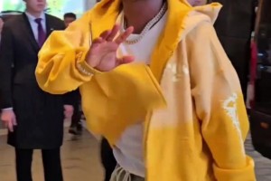 維尼修斯皇馬顏值擔(dān)當(dāng)！與羅德里戈、米利唐到達(dá)日本備戰(zhàn)友誼賽！