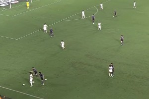 技術(shù)流！日本球員面對圍搶處理球配合默契，從容不迫