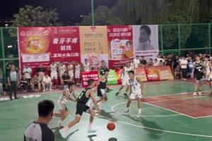 野球場這3號運(yùn)球是否有翻腕？打球有點(diǎn)哈利伯頓的感覺！