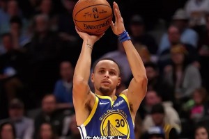 楊毅回答：庫(kù)里三分球能力遇到高水平防守會(huì)不會(huì)失效？