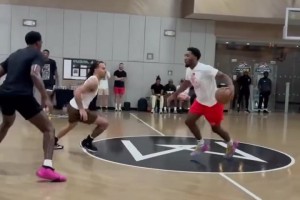 太橫了！米切爾這身體素質(zhì)配上這速率，簡(jiǎn)直是進(jìn)攻大殺器！