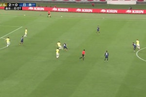 演都不演了故意送？布魯諾禁區(qū)離譜送禮，南野拓實(shí)破門扳回一城