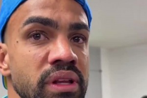 兩次失誤導(dǎo)致球隊(duì)被逆轉(zhuǎn)！布魯諾賽后采訪時(shí)雙眼泛紅向球迷道歉