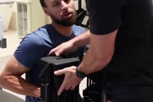 十年功勛球員離開(kāi)了！庫(kù)里在力量訓(xùn)練時(shí)想到了盧尼！