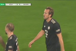 這球漂亮！凱恩禁區(qū)內(nèi)小角度轉(zhuǎn)身打門得手！拜仁2分鐘2球反超！