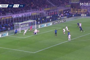 利物浦10人作戰(zhàn)！納洛拉倒單刀的德文尼，被裁判直紅罰下