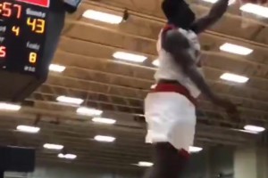 現(xiàn)在有點揮霍天賦了！高中時期的錫安打球，簡直是非人類的存在！