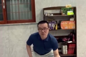 徐靜雨被網(wǎng)友質(zhì)疑籃球技術(shù)太菜，靜雨隨后上傳自己運(yùn)球訓(xùn)練視頻