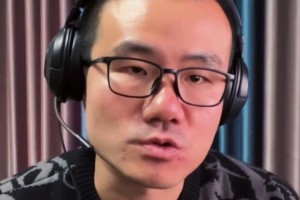 徐靜雨：楊瀚森如今體能和肌肉都有提升，在場(chǎng)上愈發(fā)自信！