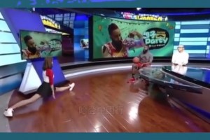 娜姐秀一字馬，哈登目瞪口呆！