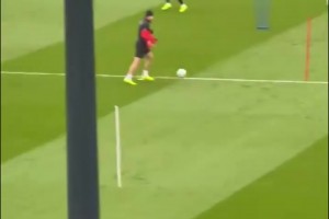 預(yù)判了你的預(yù)判？巴黎訓(xùn)練場(chǎng)出現(xiàn)超大戰(zhàn)術(shù)板！