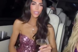 皮蓬前妻與閨蜜們自拍，這嘴唇是去做了豐唇嗎？??