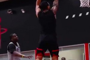 此前阿門訓練中三分這么絲滑，但可惜比賽中還是不準??！