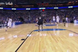 可惜沒進(jìn)化到最終形態(tài)！大學(xué)時(shí)期的考辛斯是怎么打球的？